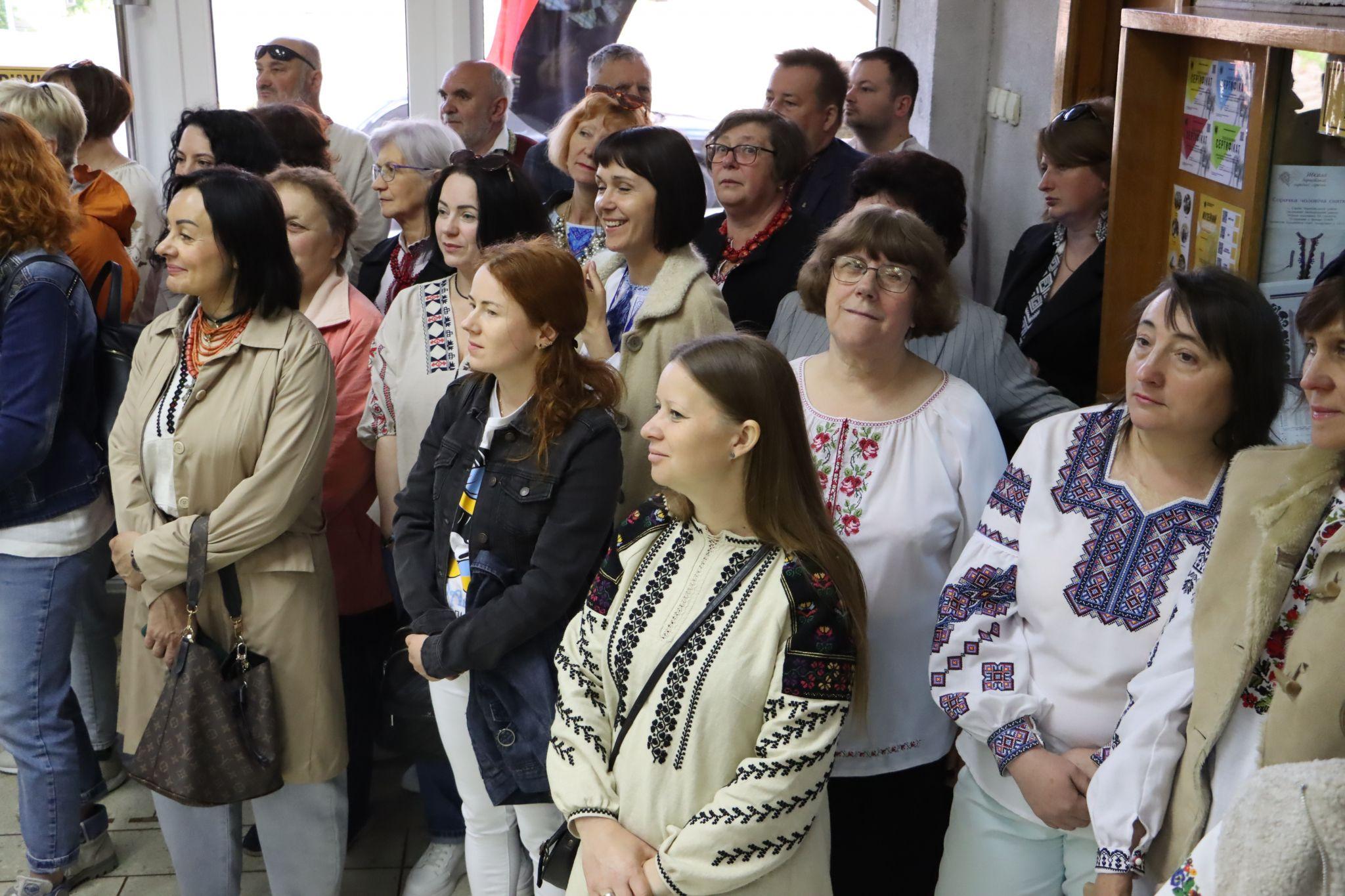 Новини Тернополя - фото з У краєзнавчому музеї виставка борщівських вишиванок та ярмарок народних умільців