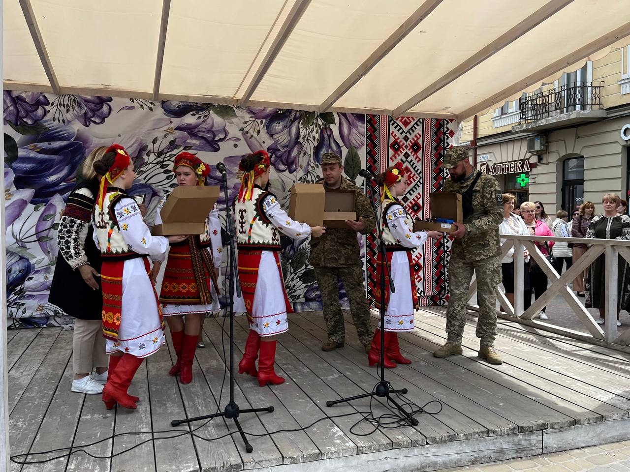 Новини Тернополя - фото з Як тернополяни День вишиванки відзначили: репортаж