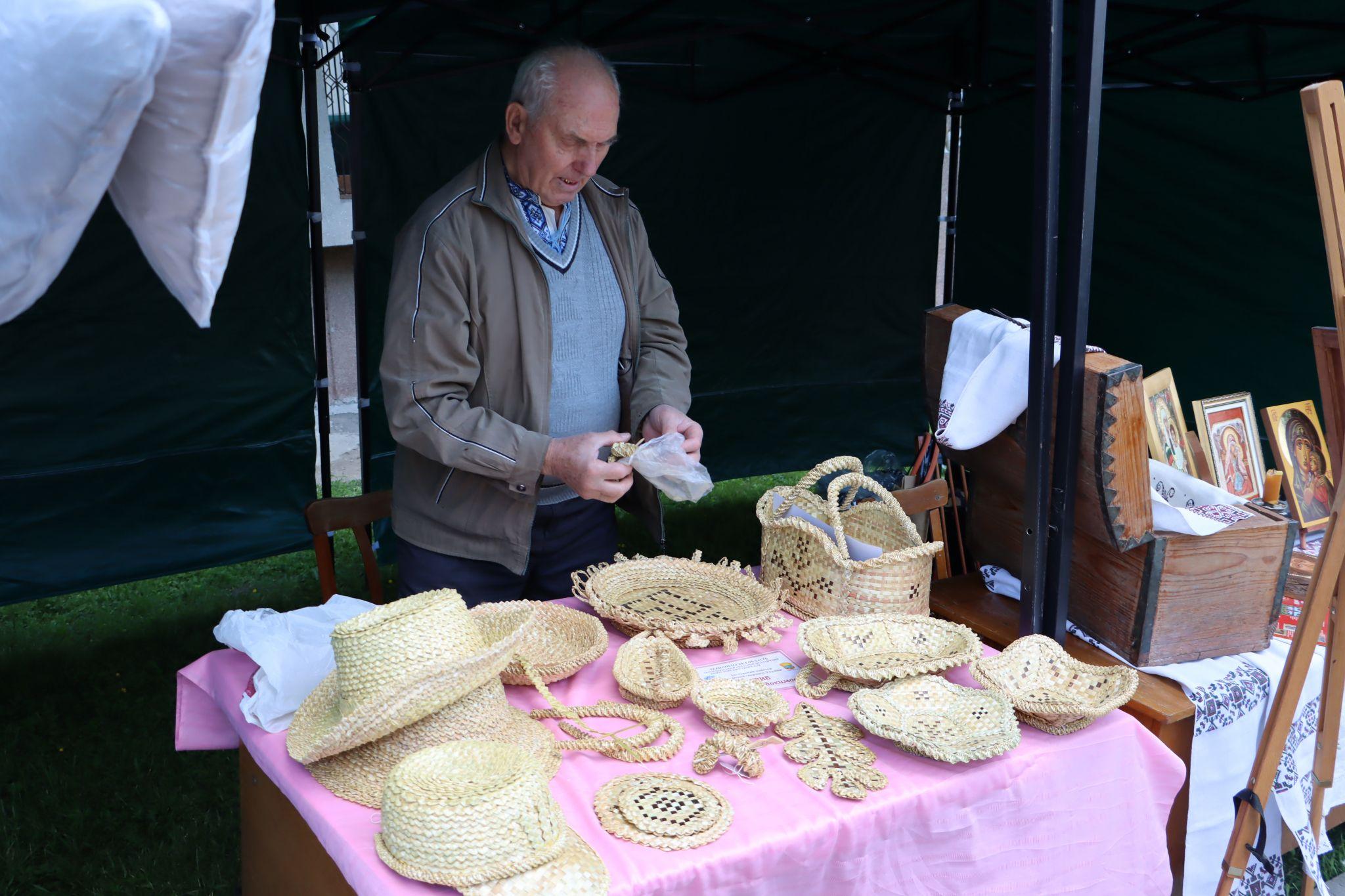Новини Тернополя - фото з У краєзнавчому музеї виставка борщівських вишиванок та ярмарок народних умільців
