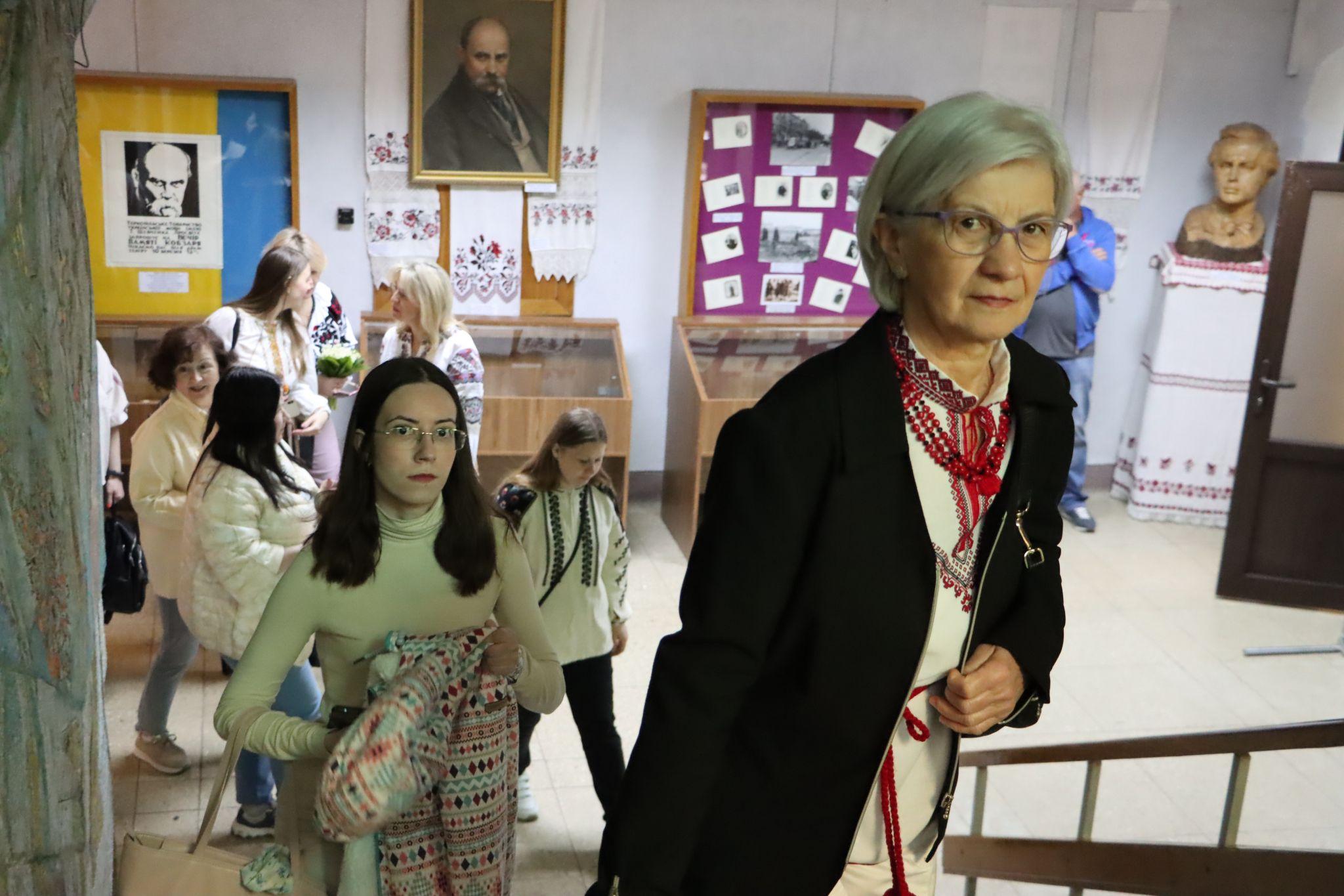 Новини Тернополя - фото з У краєзнавчому музеї виставка борщівських вишиванок та ярмарок народних умільців