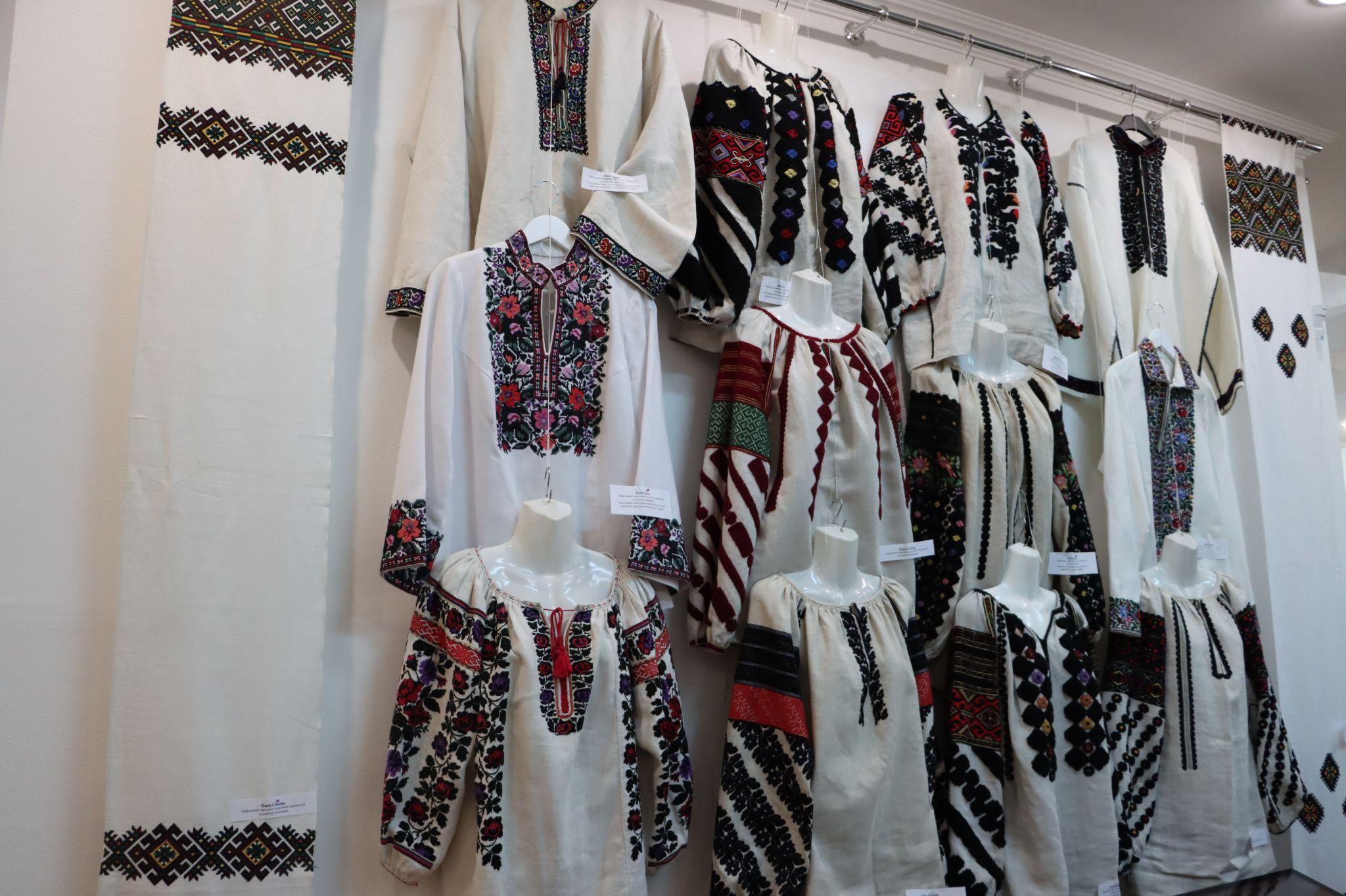 Новини Тернополя - фото з У краєзнавчому музеї виставка борщівських вишиванок та ярмарок народних умільців