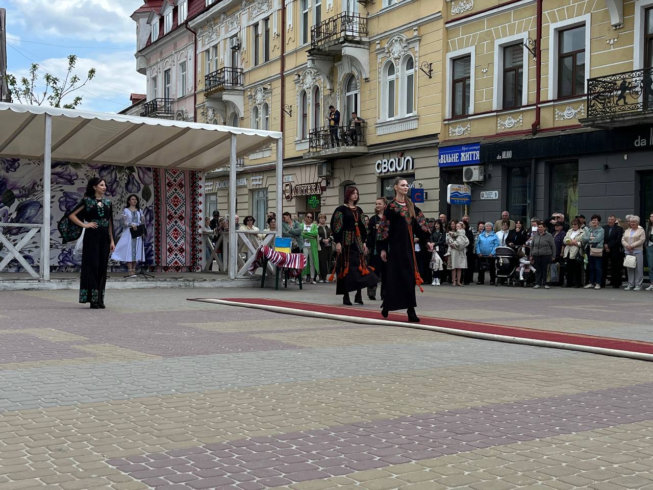Новини Тернополя - фото з Як тернополяни День вишиванки відзначили: репортаж