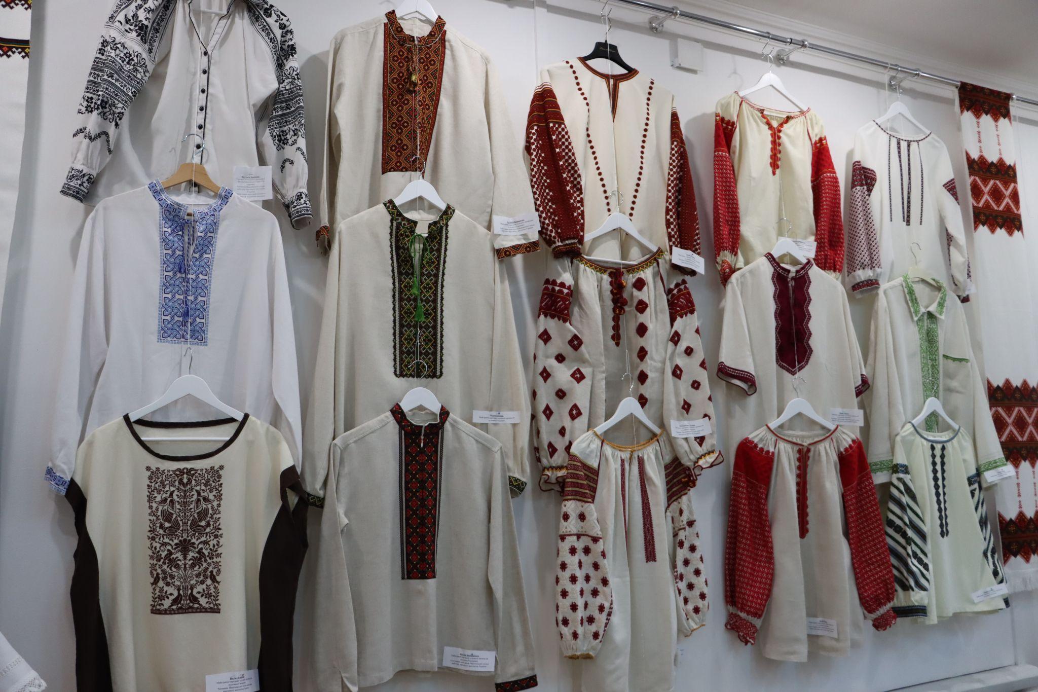 Новини Тернополя - фото з У краєзнавчому музеї виставка борщівських вишиванок та ярмарок народних умільців