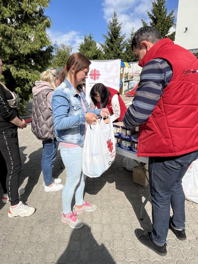 Новини Вінниці - фото з У Вінниці роздавали продуктові набори багатодітним сім'ям