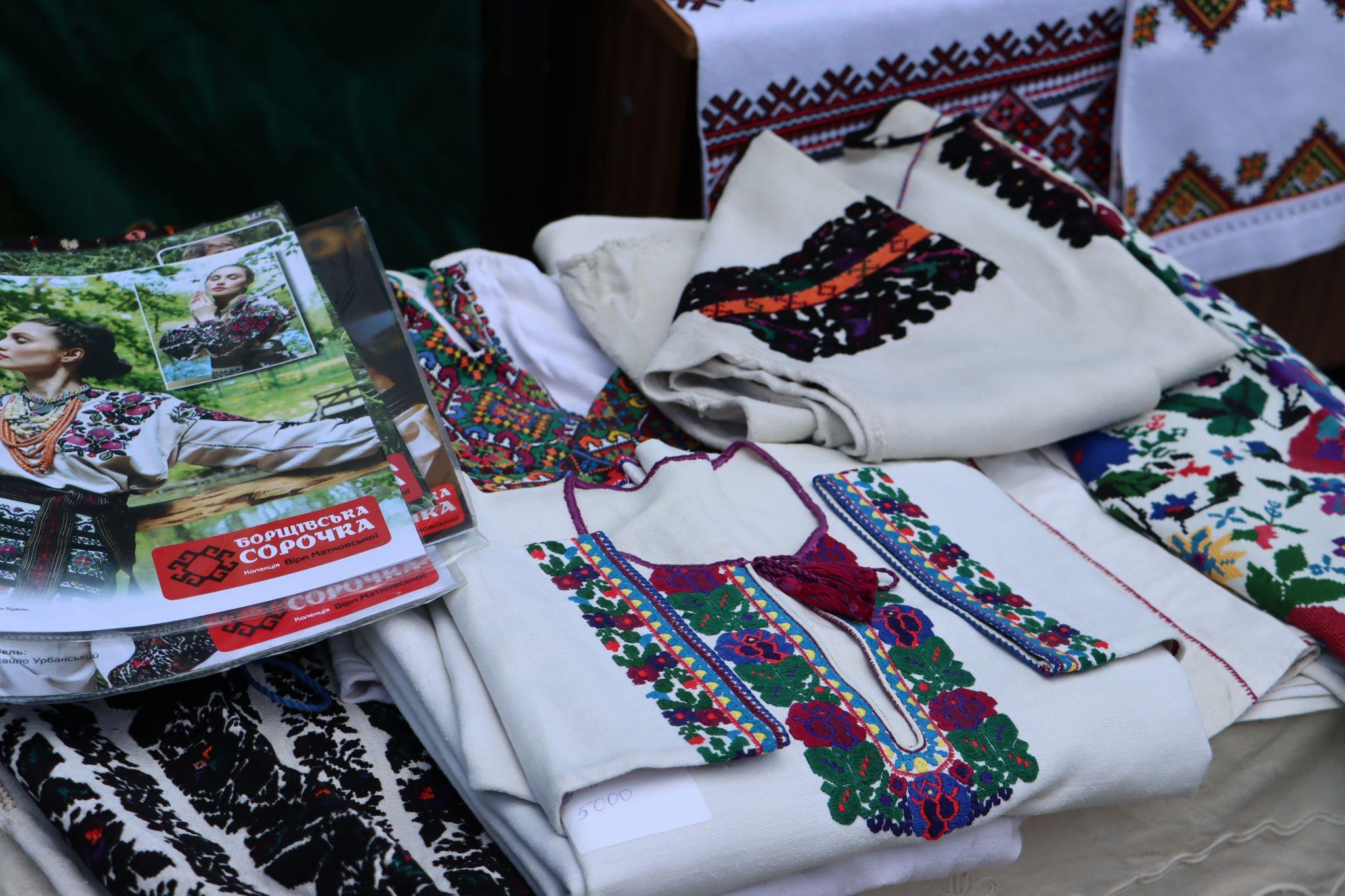 Новини Тернополя - фото з У краєзнавчому музеї виставка борщівських вишиванок та ярмарок народних умільців