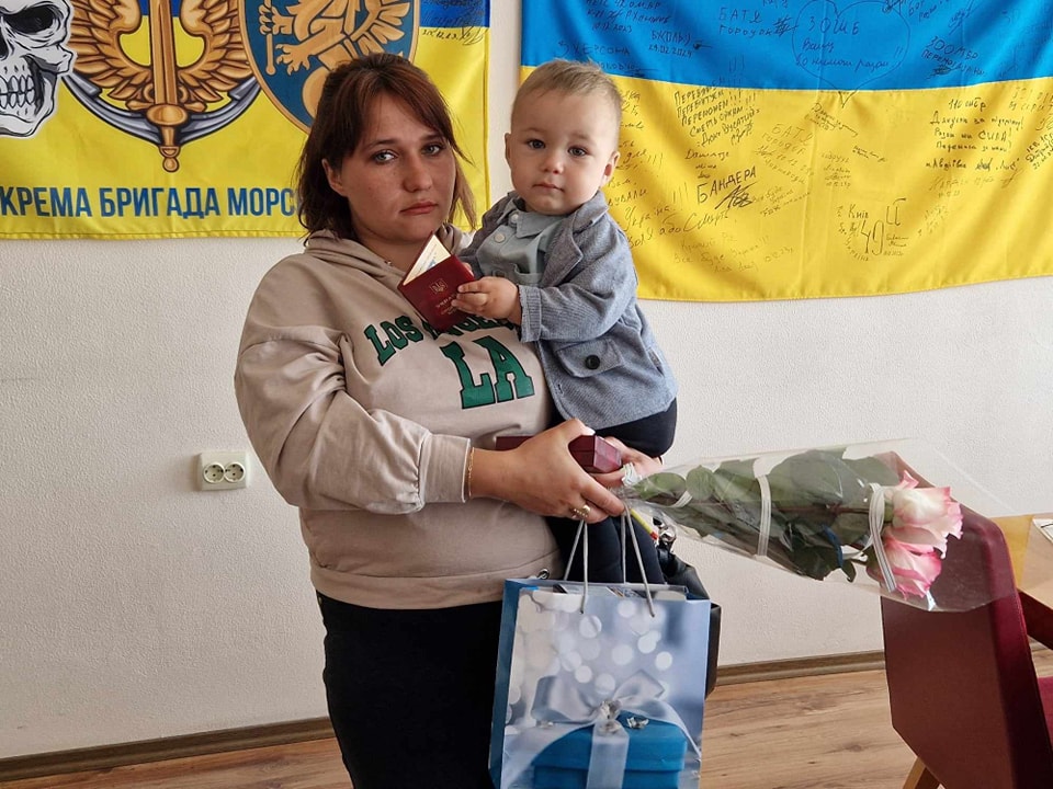 Новини Хмельницького - фото з Родинам полеглих на війні захисників із Хмельниччини вручили державні нагороди