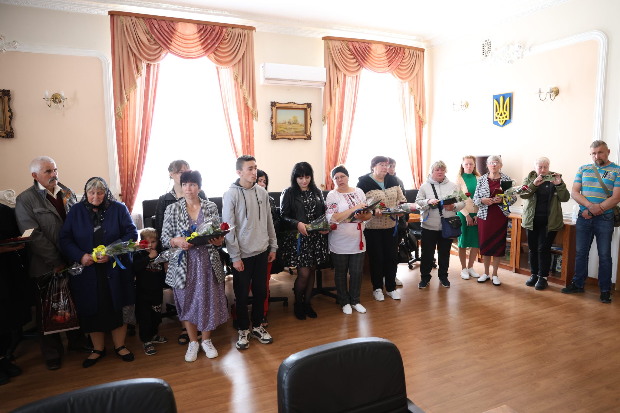 Новини Хмельницького - фото з Родинам полеглих на війні захисників із Хмельниччини вручили державні нагороди