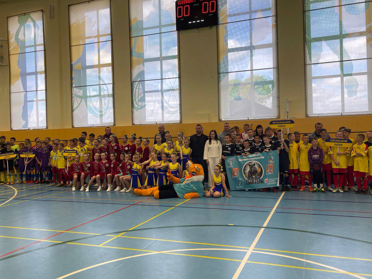 Новини Вінниці - фото з Футзалісти з Хмільника виграли обласні змагання «Пліч-о-пліч. Всеукраїнські шкільні ліги»