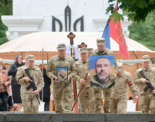 Новини Хмельницького - фото з На Хмельниччину “на щиті” повернулися четверо військових: хто вони