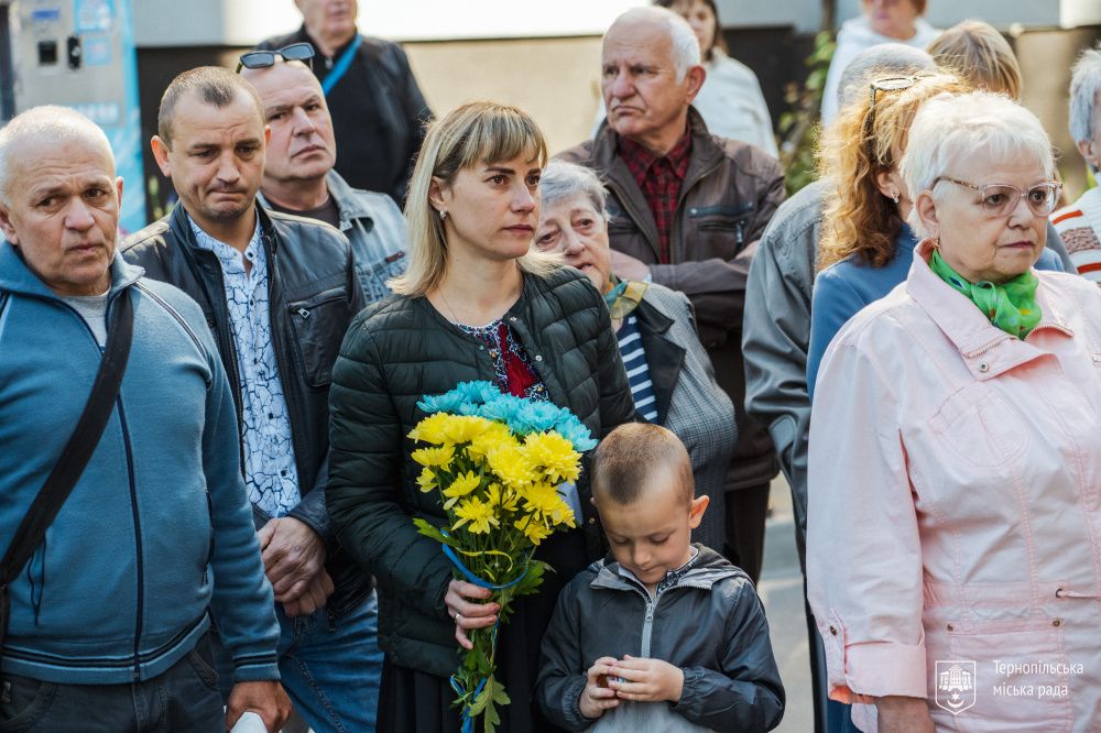 Новини Тернополя - фото з У Тернополі відкрили меморіальну таблицю захиснику Андрію Мозілю