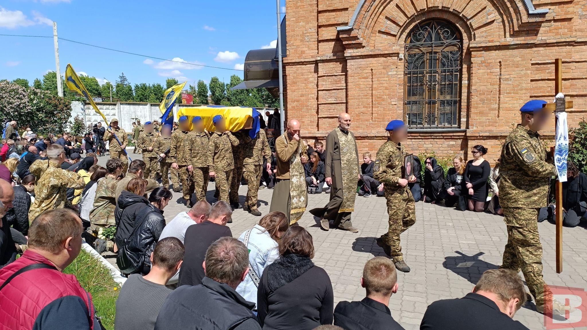 Новини Хмельницького - фото з У 18 років пішов воювати. Попрощалися з хмельничанином-азовцем Павлом Фостиком