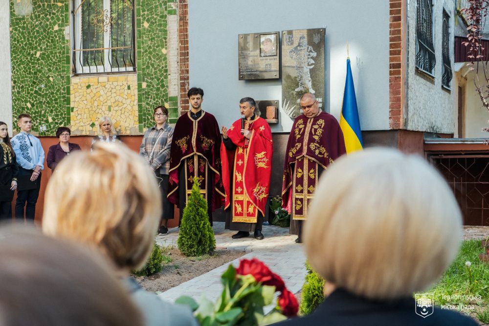 Новини Тернополя - фото з У Тернополі відкрили меморіальну таблицю захиснику Андрію Мозілю