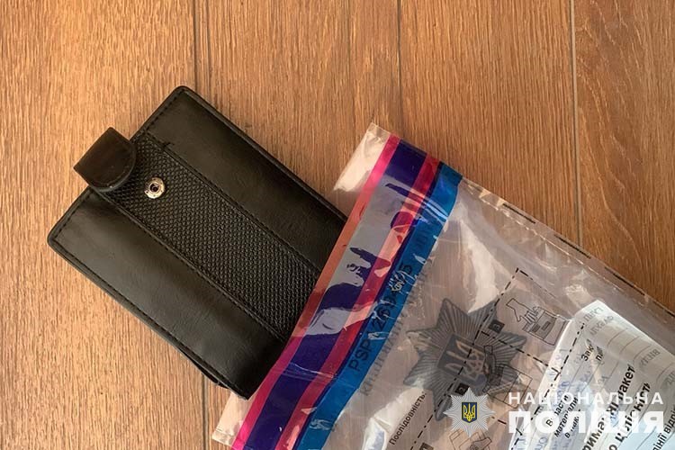 Новини Тернополя - фото з Побив до втрати свідомості та забрав гаманець: розпивання алкоголю в «Сопільче» закінчилось криміналом Слідчі Тернополя затримали зловмисника, який вчинив розбійний напад на місцевого жителя