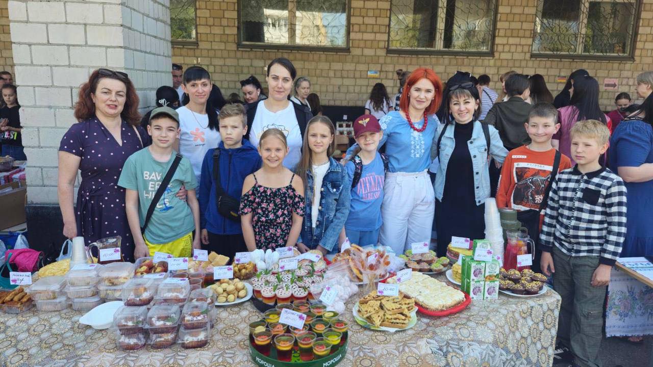 Новини Вінниці - фото з Вінницький ліцей №27 провів найбільше ярмарків та зібрав рекордну суму для ЗСУ