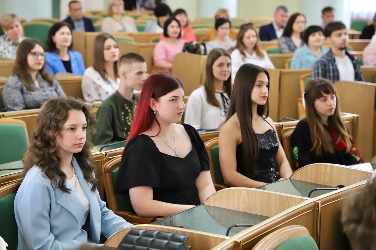 Новини Хмельницького - фото з У Хмельницькому нагородили юних науковців