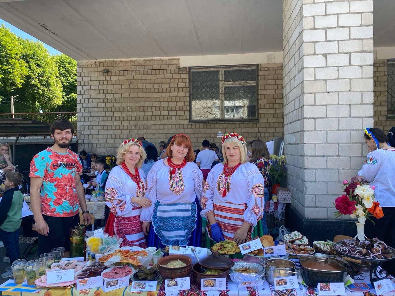 Новини Вінниці - фото з Вінницький ліцей №27 провів найбільше ярмарків та зібрав рекордну суму для ЗСУ