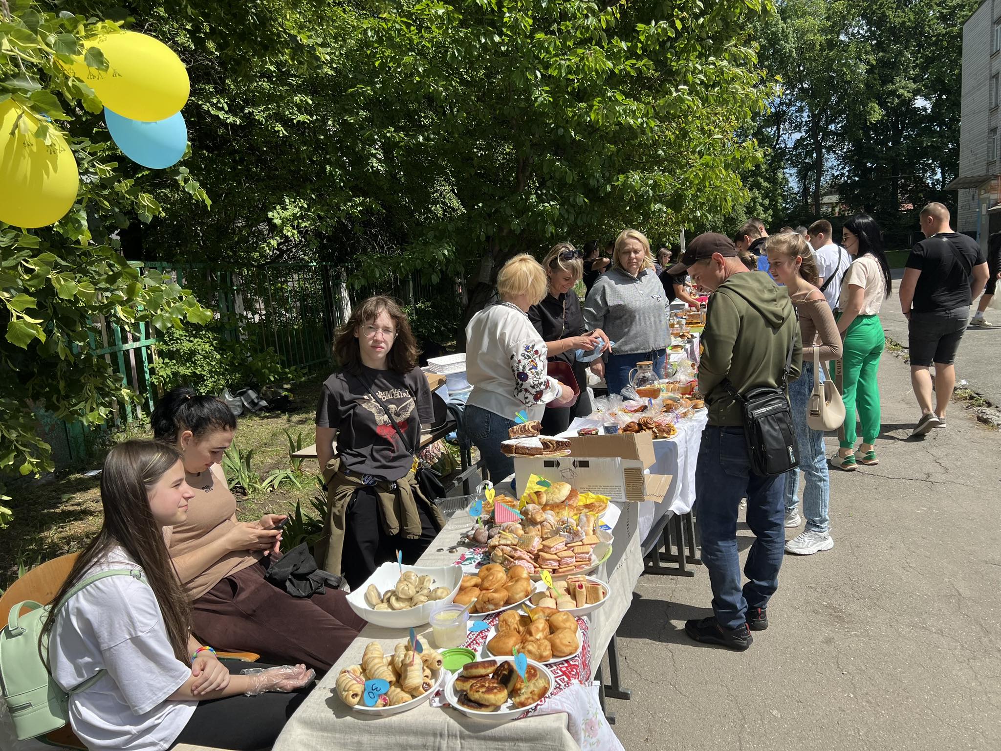Новини Вінниці - фото з Вінницький ліцей №27 провів найбільше ярмарків та зібрав рекордну суму для ЗСУ