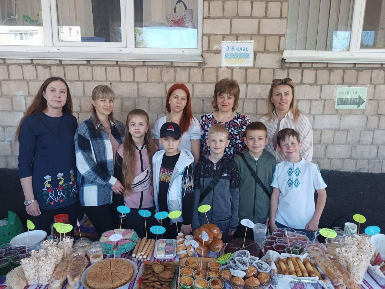 Новини Вінниці - фото з Вінницький ліцей №27 провів найбільше ярмарків та зібрав рекордну суму для ЗСУ