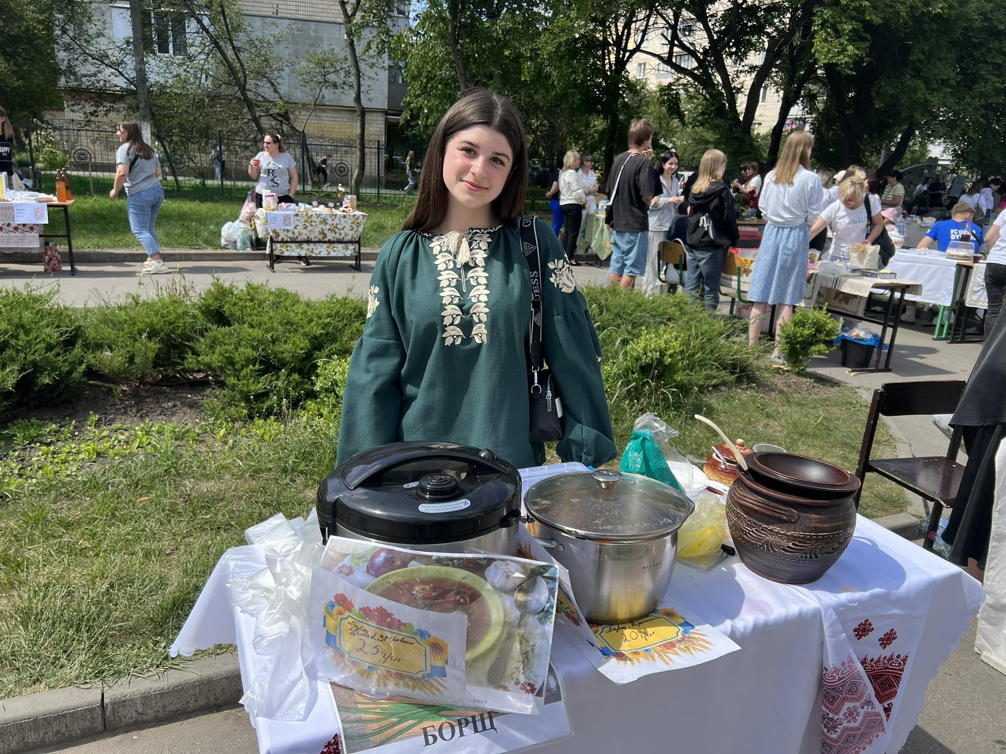 Новини Вінниці - фото з Вінницький ліцей №27 провів найбільше ярмарків та зібрав рекордну суму для ЗСУ