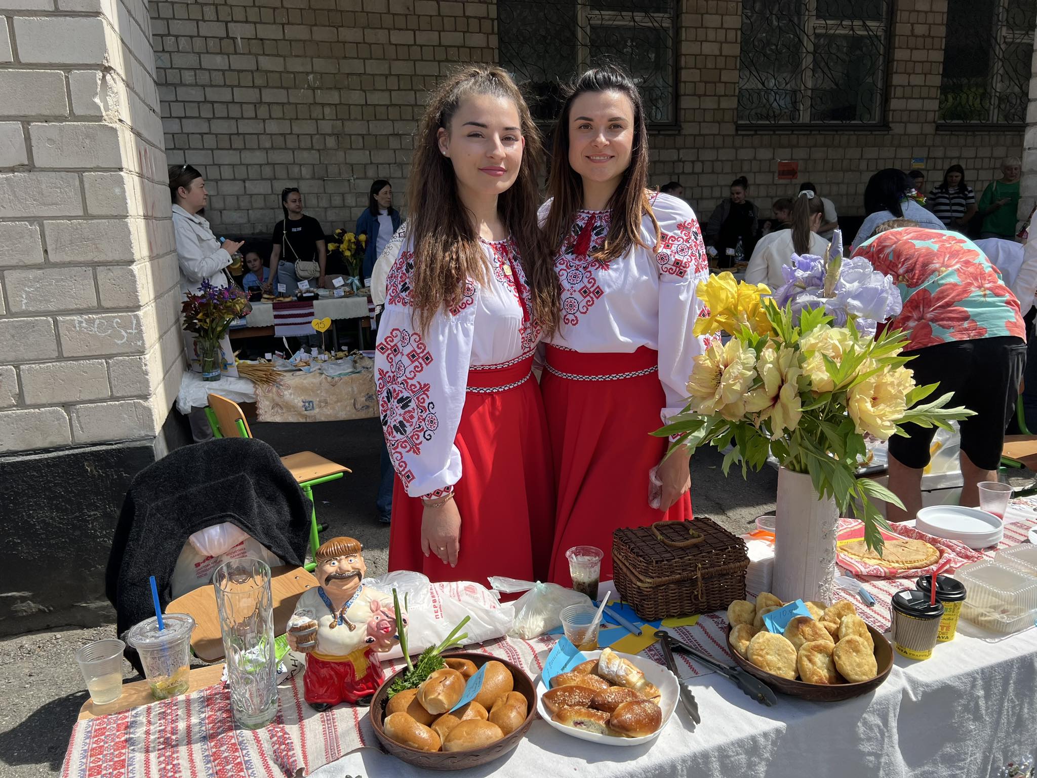 Новини Вінниці - фото з Вінницький ліцей №27 провів найбільше ярмарків та зібрав рекордну суму для ЗСУ