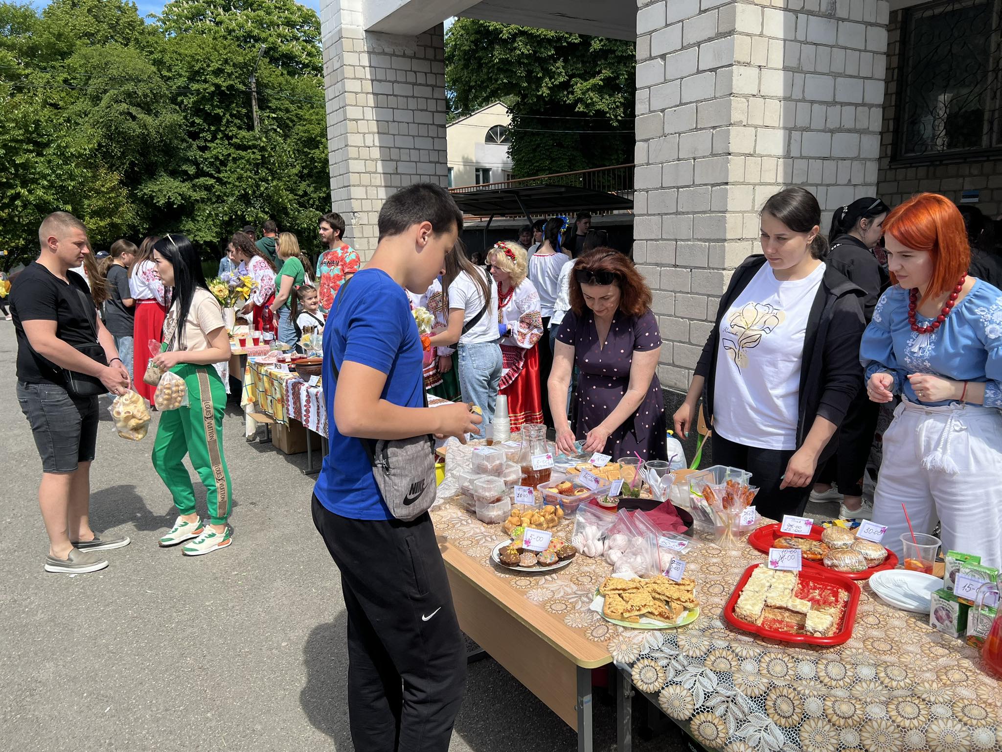 Новини Вінниці - фото з Вінницький ліцей №27 провів найбільше ярмарків та зібрав рекордну суму для ЗСУ