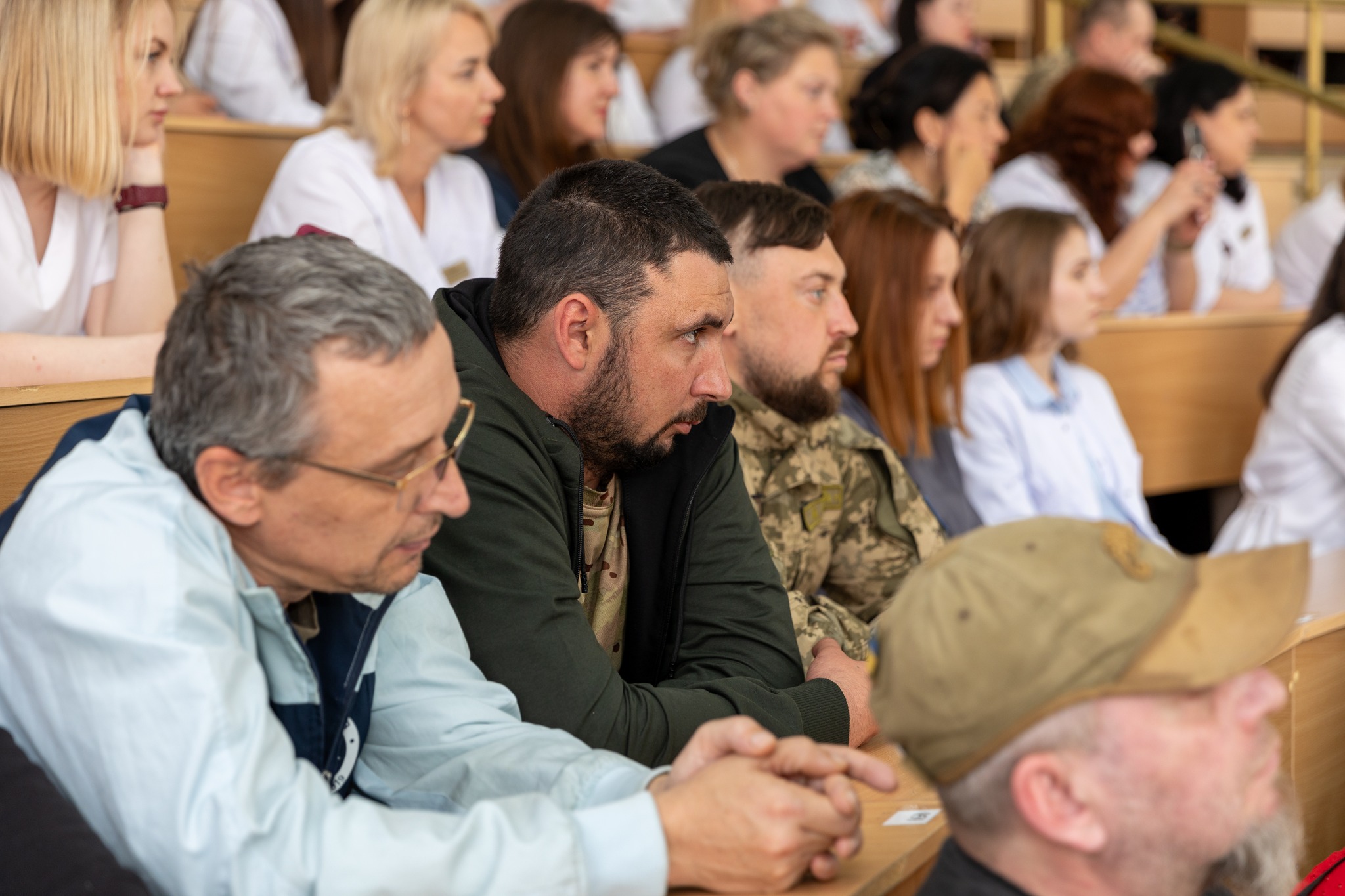 На зображенні може бути: 10 людей та натовп