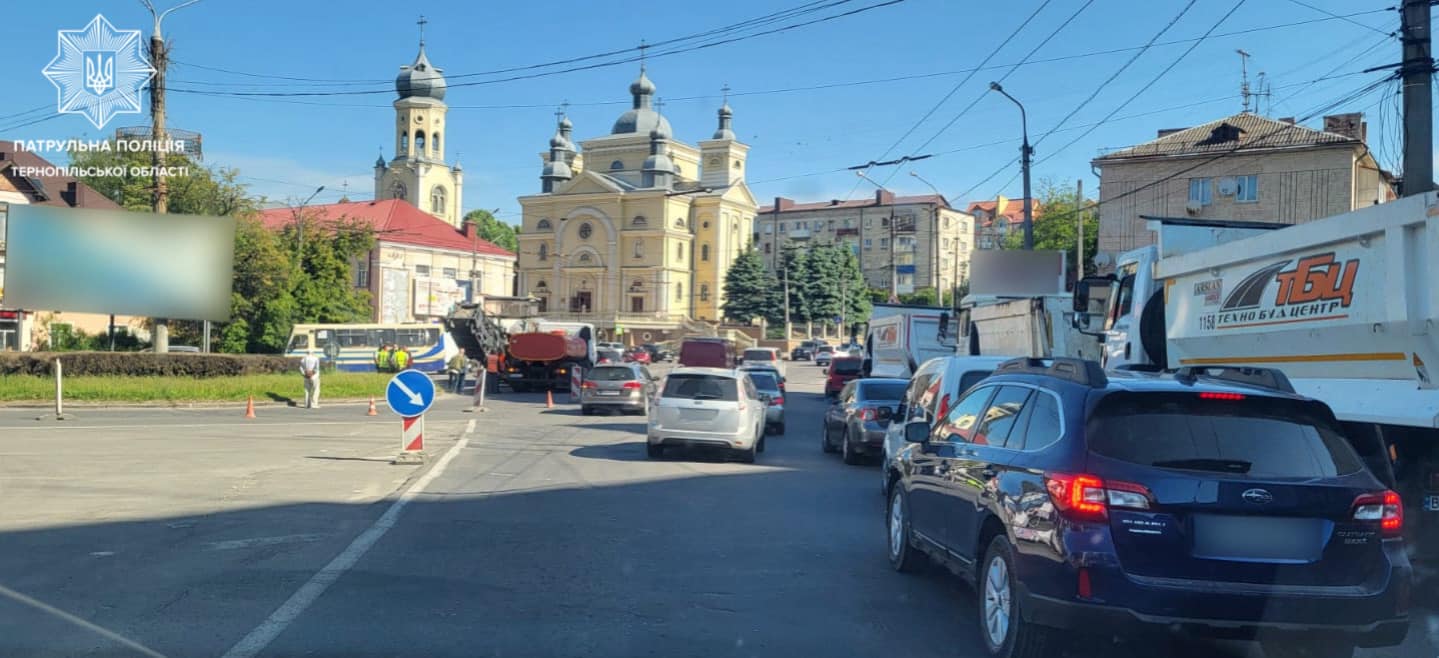 Новини Тернополя - фото з 22 травня ускладнений рух транспорту на кільці біля «Рогатки»