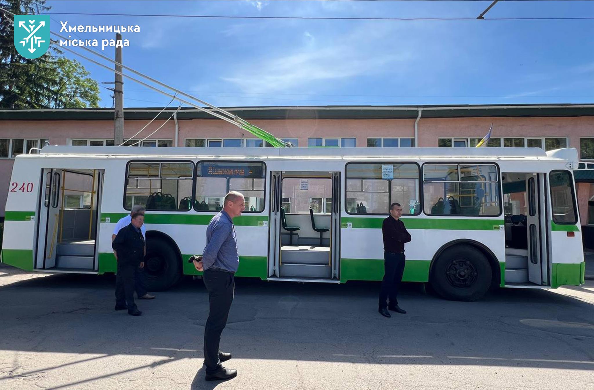 Новини Хмельницького - фото з У Хмельницькому зробили капремонт тролейбуса за 350 тисяч гривень (ФОТО)