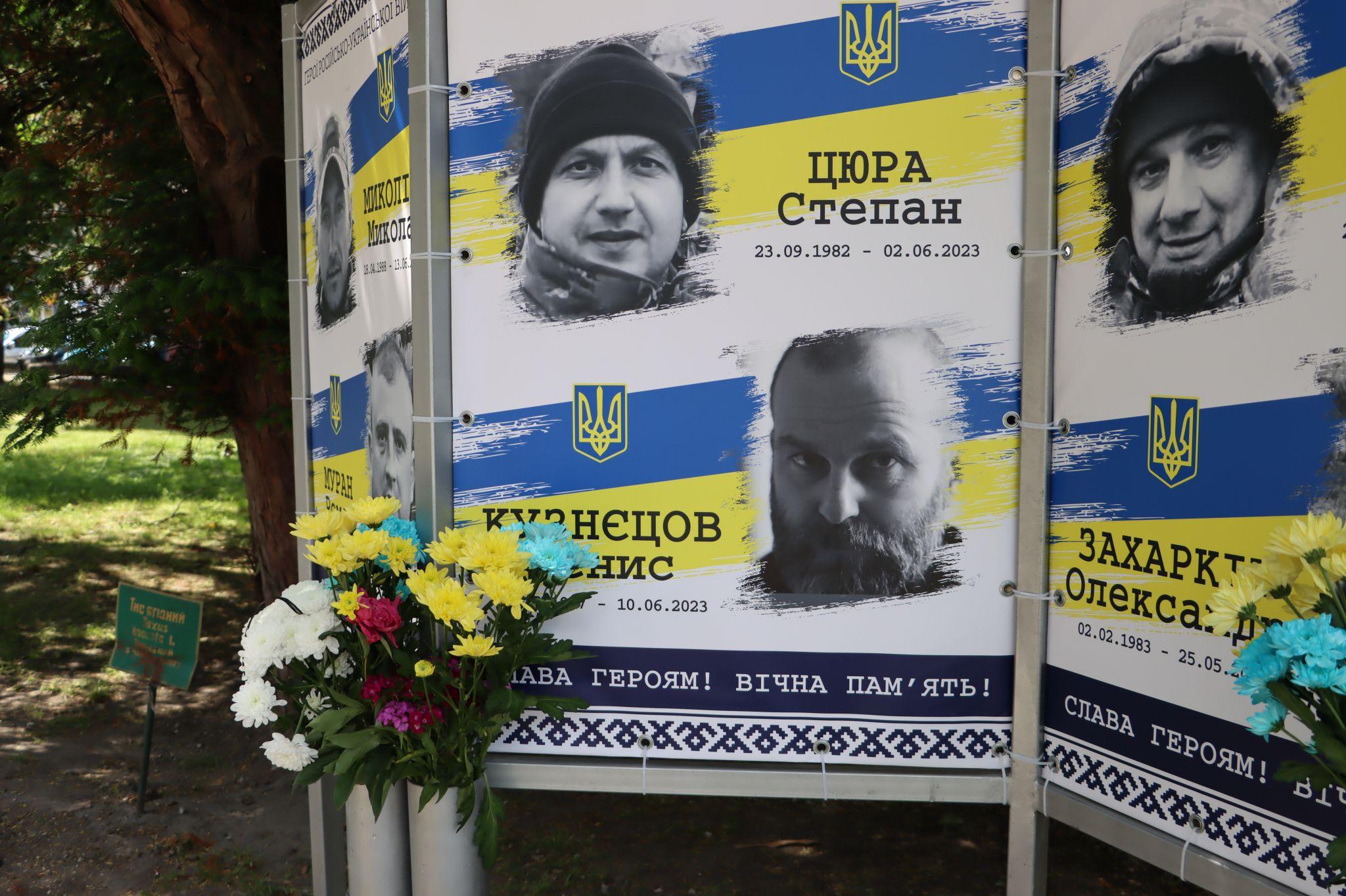 Новини Тернополя - фото з На бульварі Тараса Шевченка відкрили алею пам’яті про загиблих Героїв