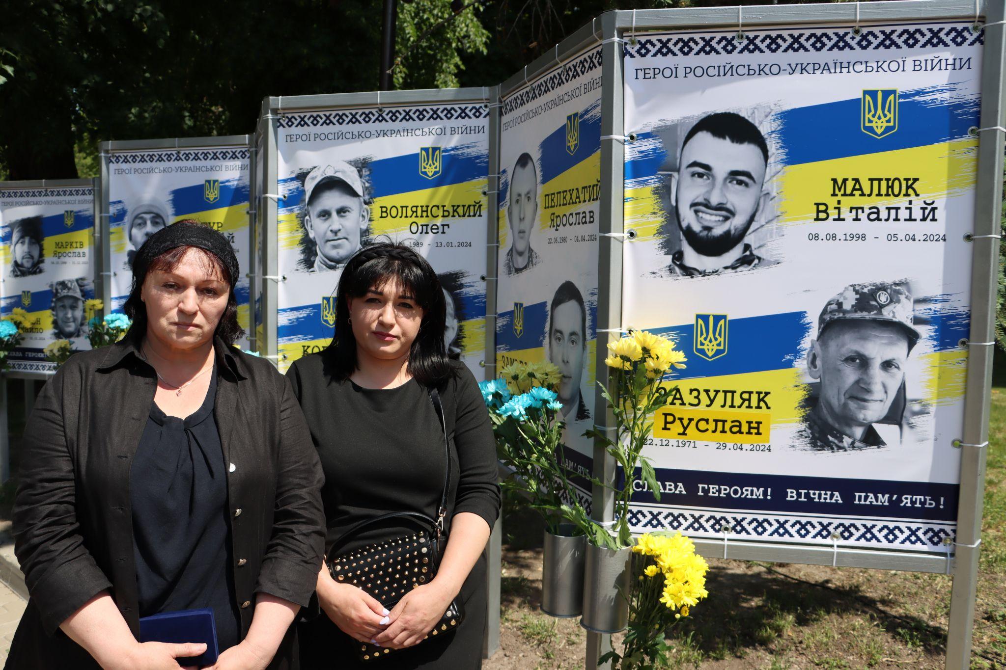 Новини Тернополя - фото з На бульварі Тараса Шевченка відкрили алею пам’яті про загиблих Героїв