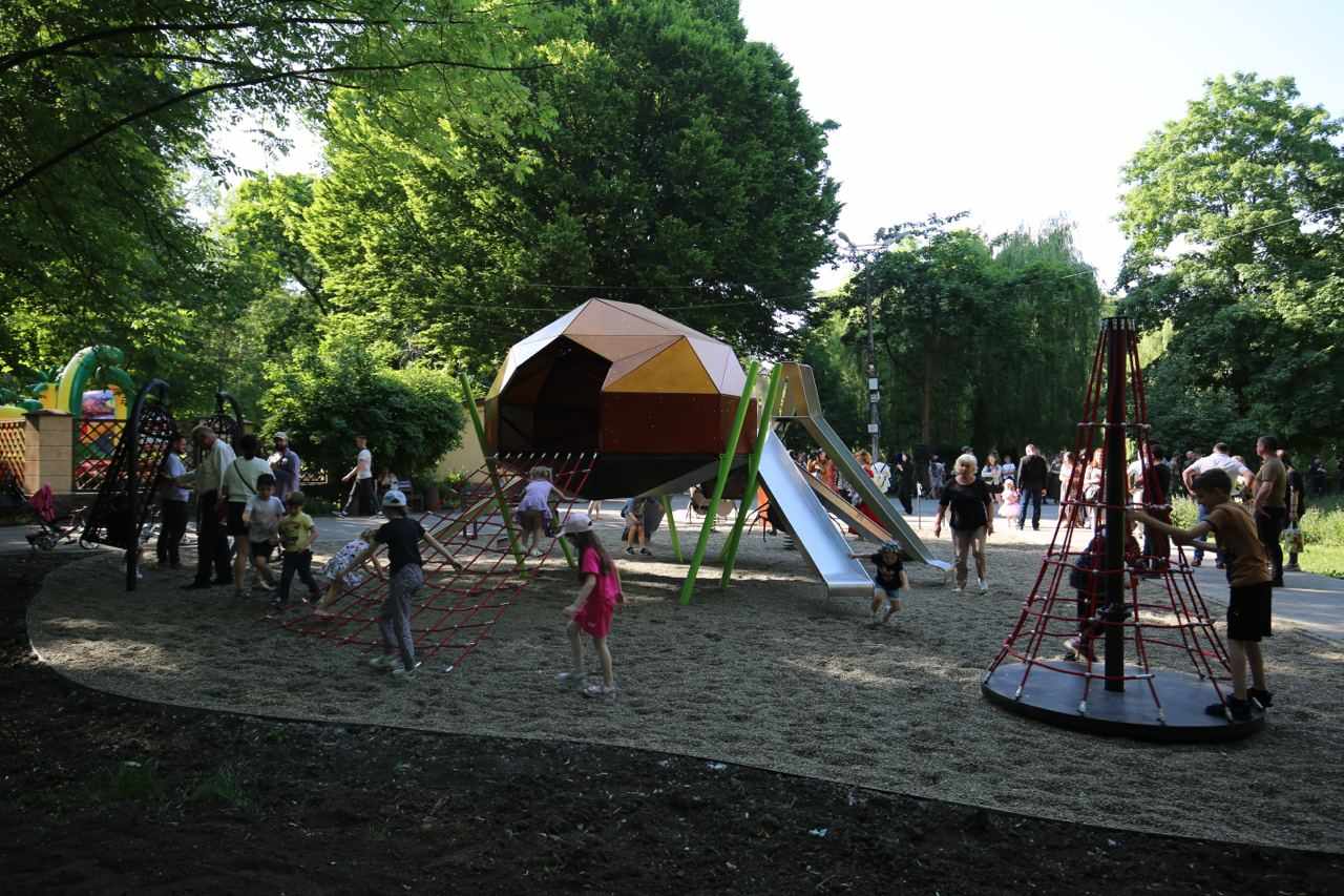 Новини Хмельницького - фото з У Хмельницькому відкрили дитячий майданчик за ескізом загиблого Андрія Черніцького