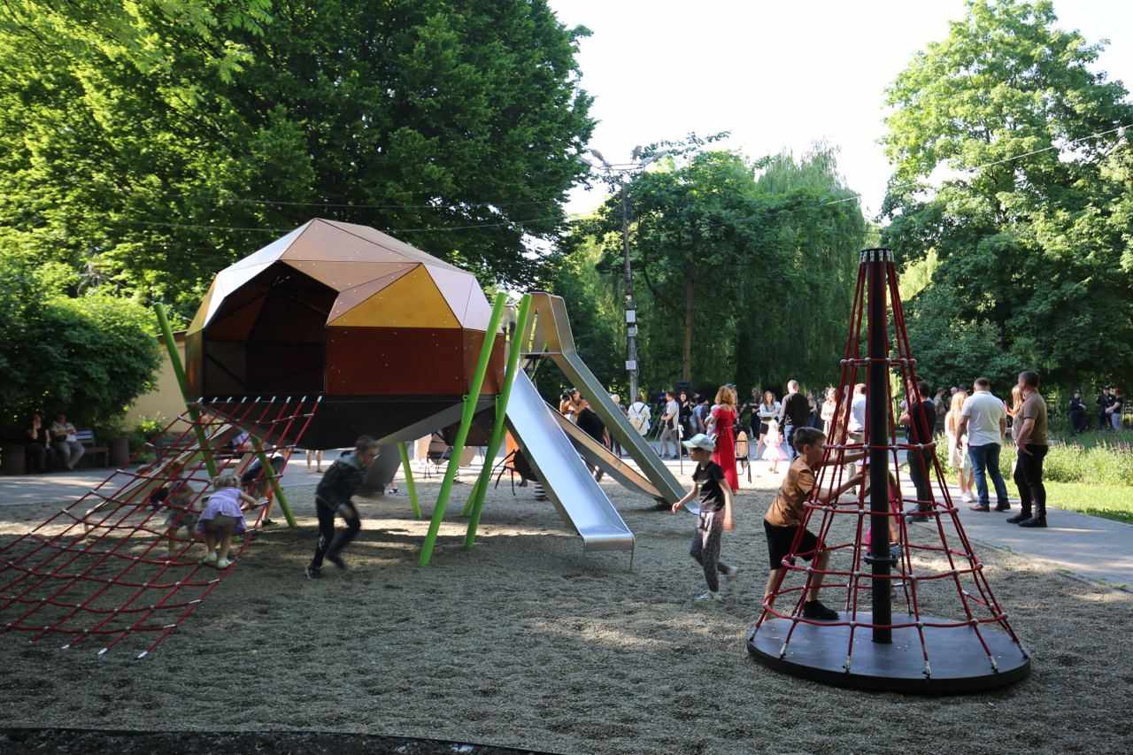 Новини Хмельницького - фото з У Хмельницькому відкрили дитячий майданчик за ескізом загиблого Андрія Черніцького