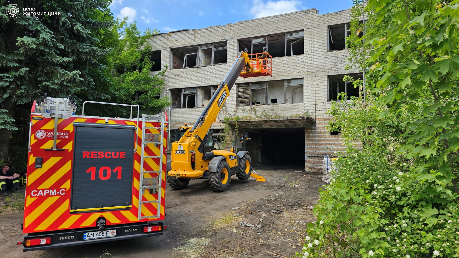 Новини Житомира - фото з У Житомирі рятувальники відпрацьовували практичні дії під час надзвичайної ситуації воєнного характеру