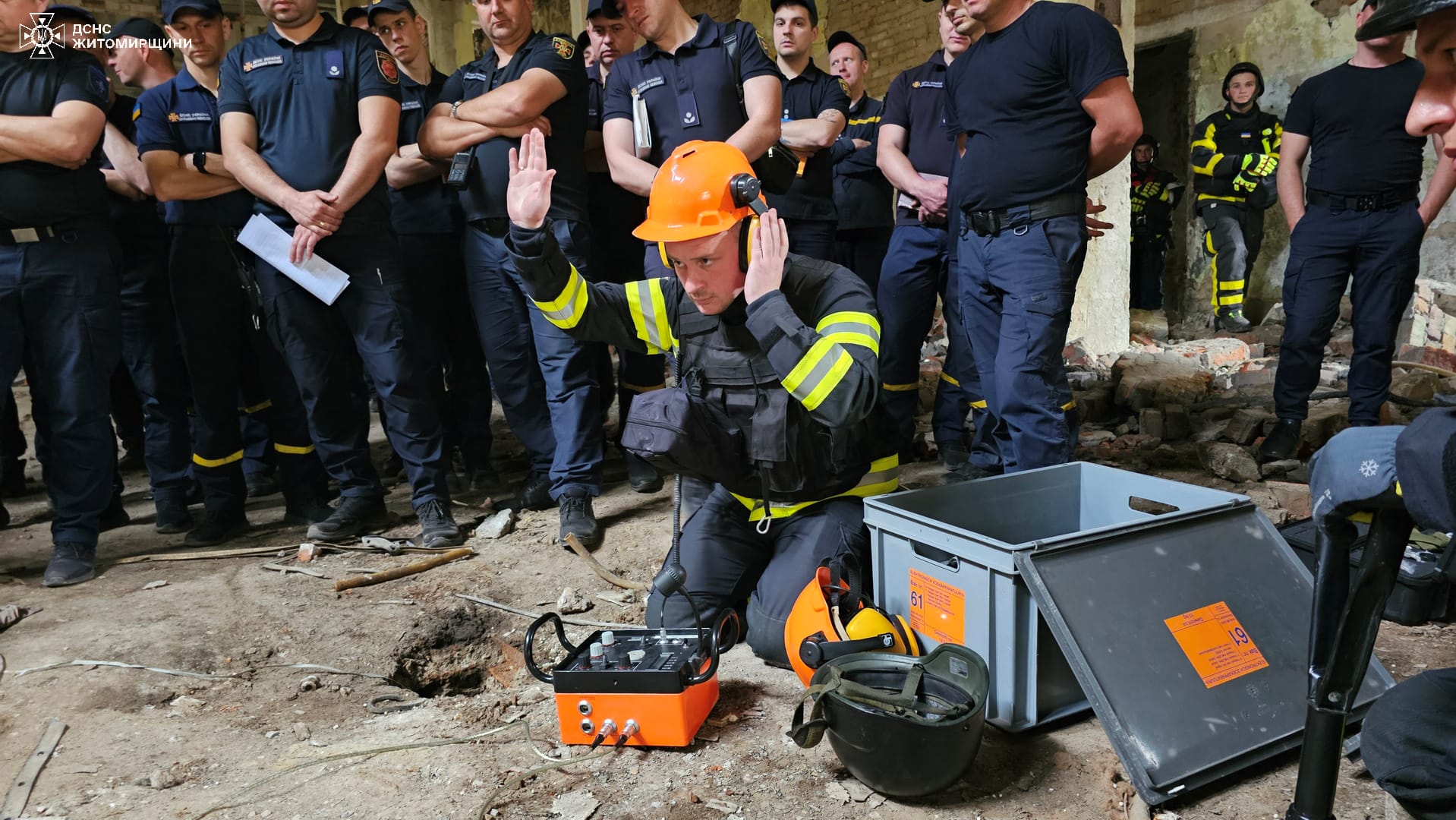 Новини Житомира - фото з У Житомирі рятувальники відпрацьовували практичні дії під час надзвичайної ситуації воєнного характеру