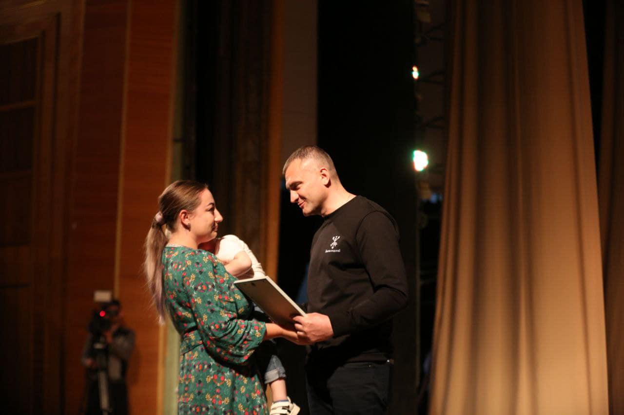 Новини Хмельницького - фото з У Хмельницькому військові отримали квартири і відзнаки мера