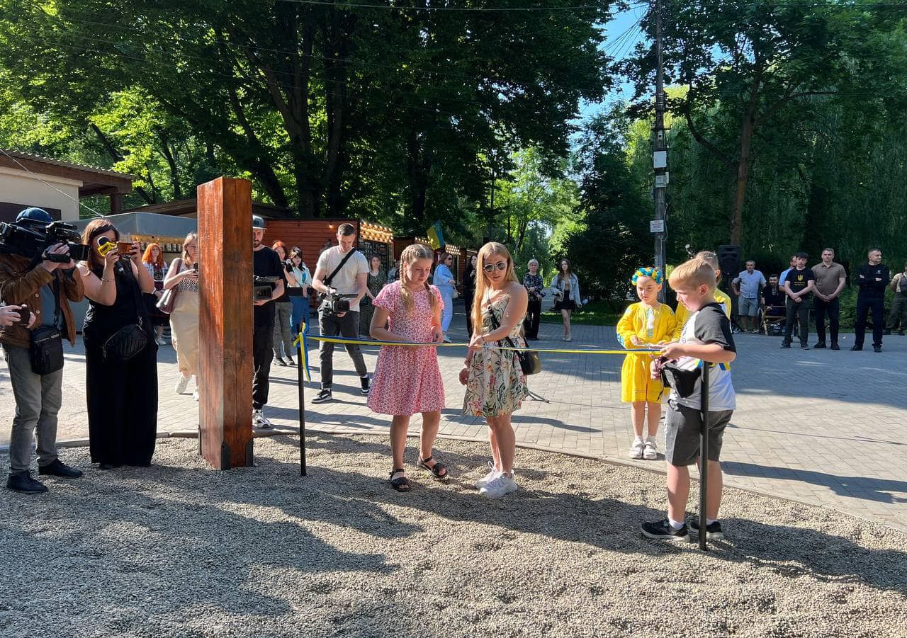 Новини Хмельницького - фото з У Хмельницькому відкрили дитячий майданчик за ескізом загиблого Андрія Черніцького