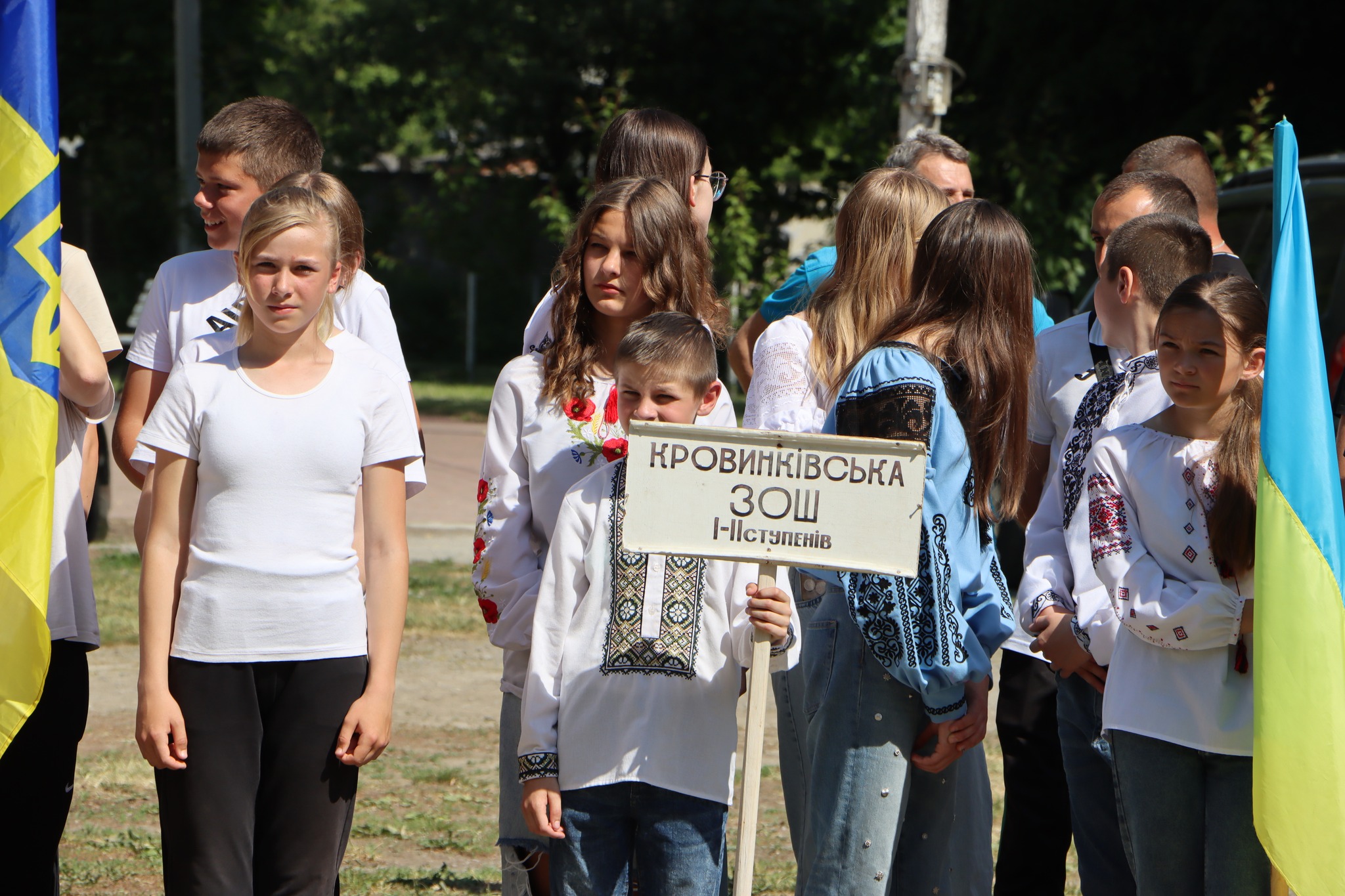 На зображенні може бути: 5 людей та текст