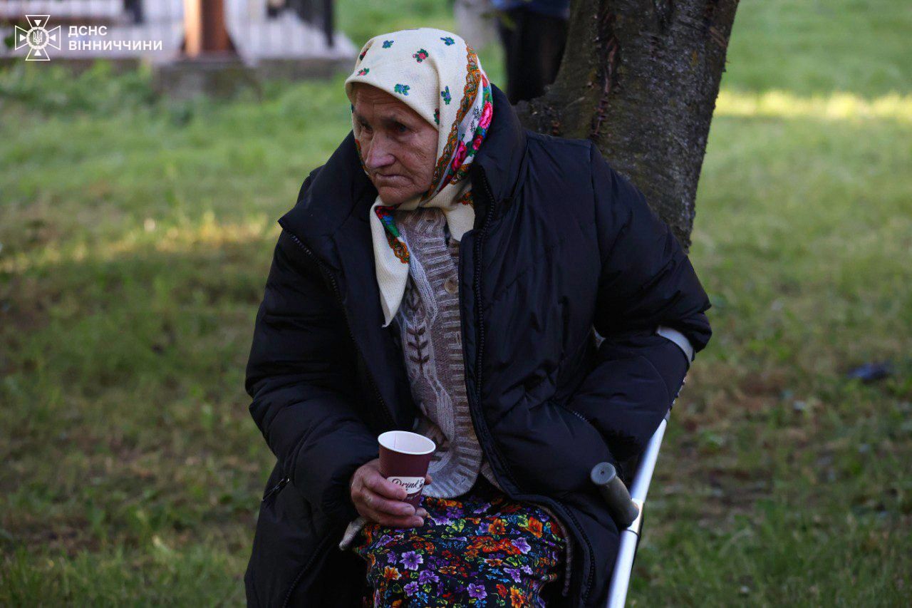 Новини Вінниці - фото з Пошкоджені будинки, авто і є постраждалі: уламки «шахеда» впали у Жмеринці