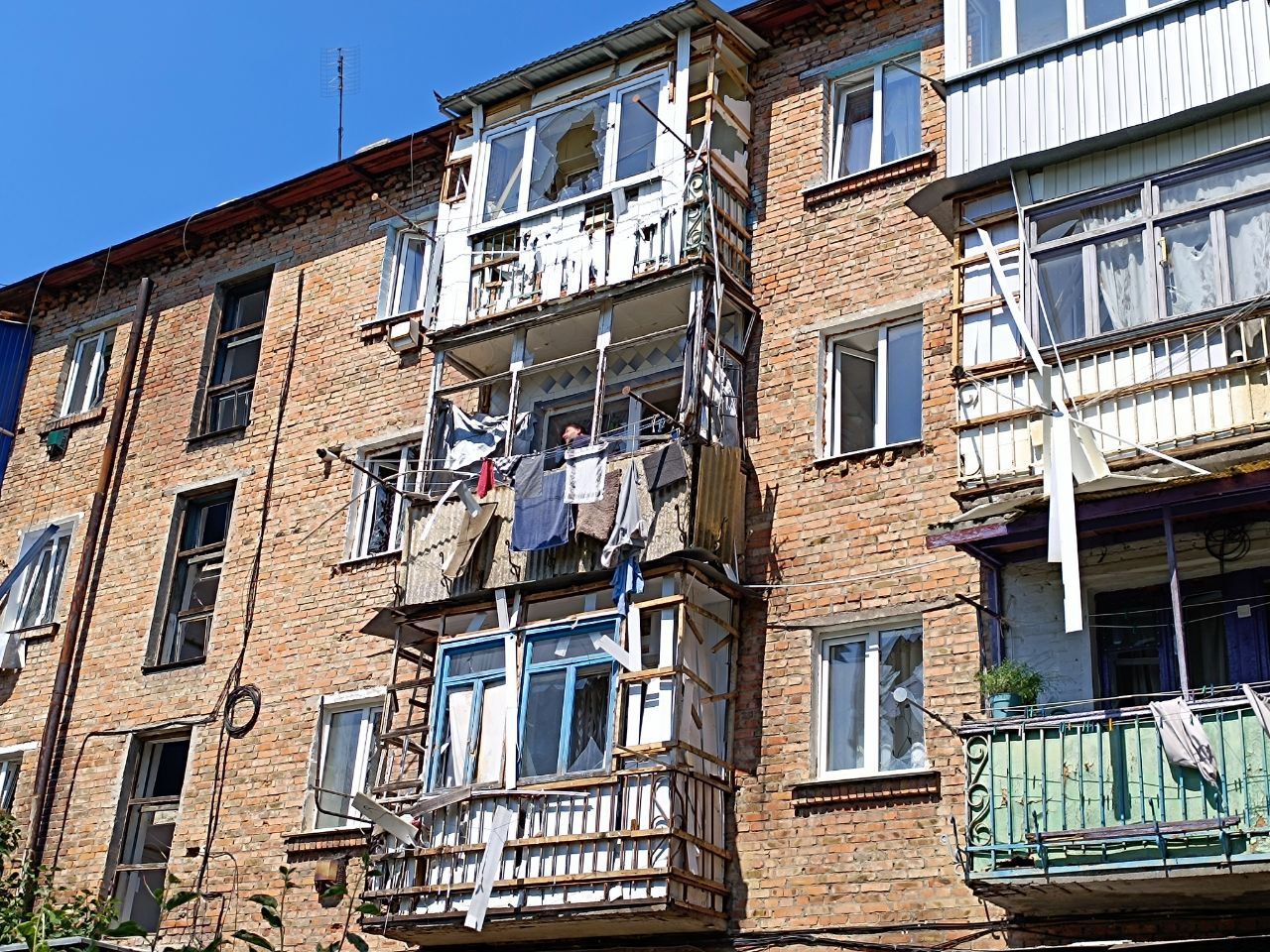 Новини Вінниці - фото з «Нас врятувало дерево»: дізналися у свідків подробиці влучання у житловий будинок у Жмеринці