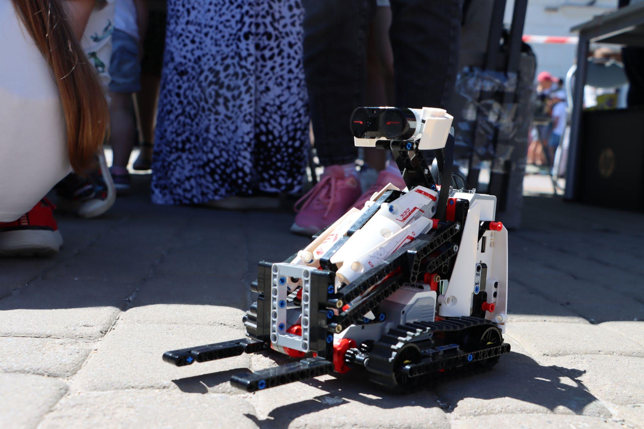 Новини Тернополя - фото з Досліди, експерименти та майстер-класи: на Театральному майдані організували наукові пікніки