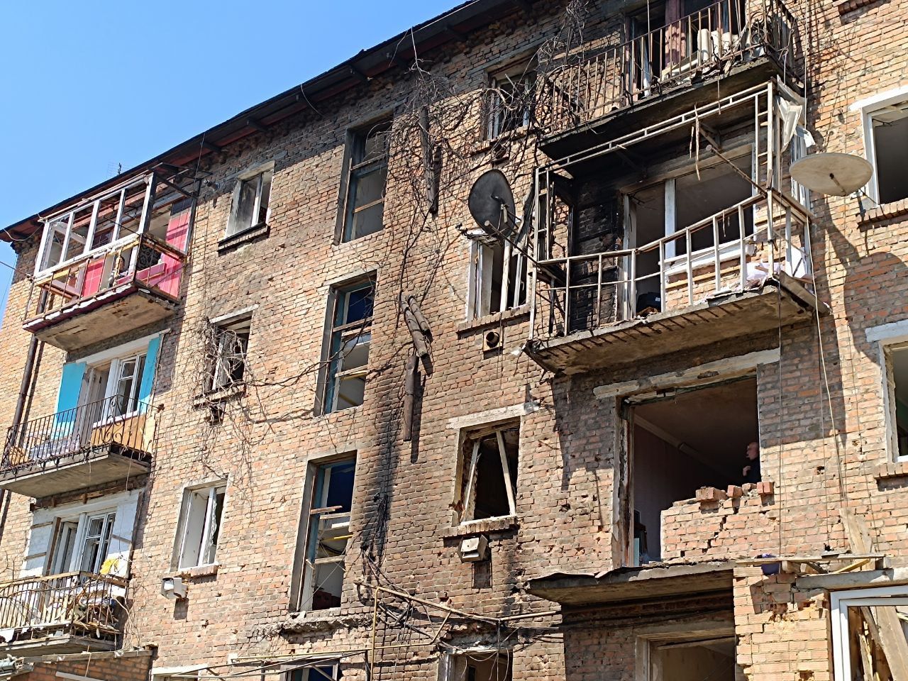 Новини Вінниці - фото з «Нас врятувало дерево»: дізналися у свідків подробиці влучання у житловий будинок у Жмеринці