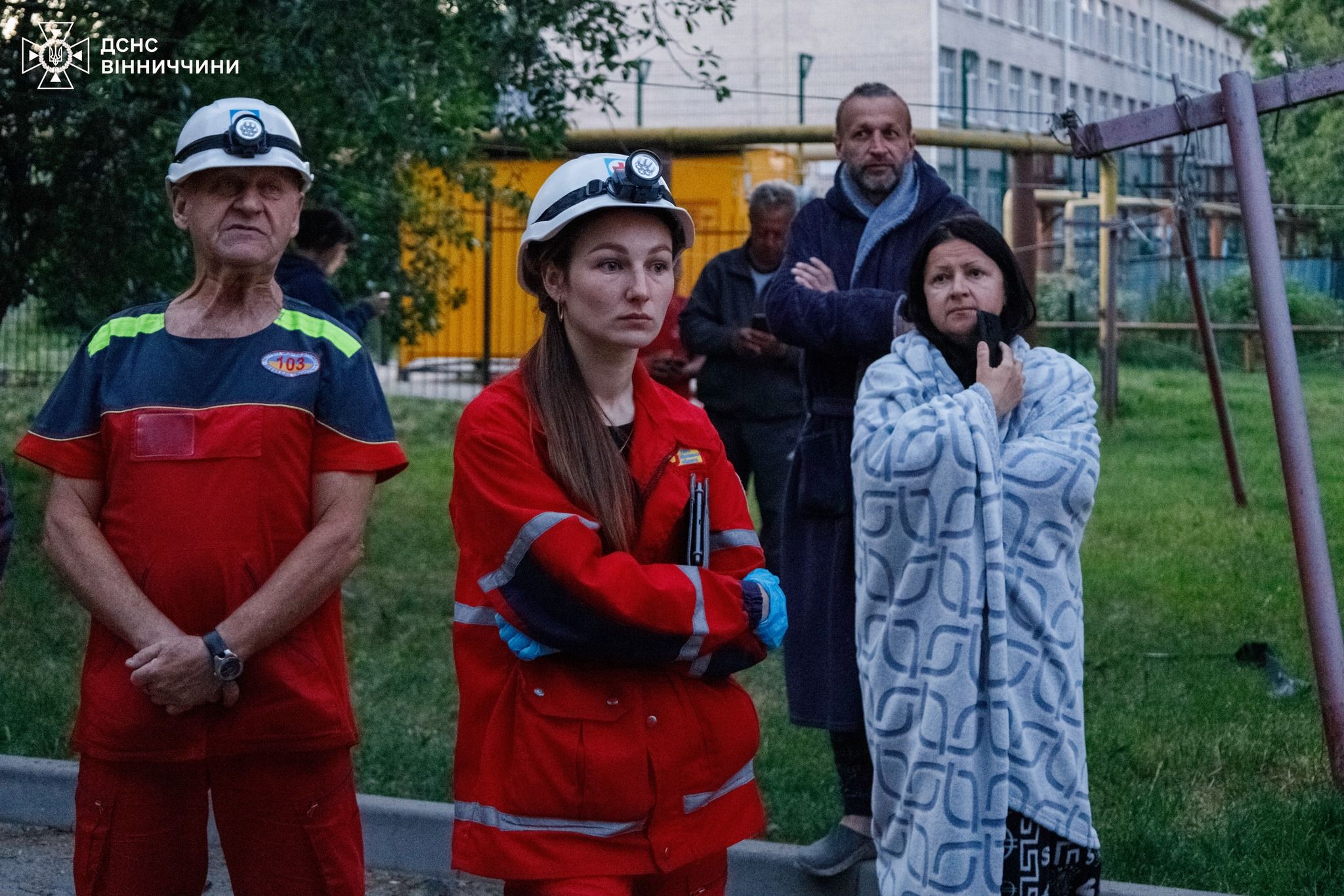 Новини Вінниці - фото з Пошкоджені будинки, авто і є постраждалі: уламки «шахеда» впали у Жмеринці