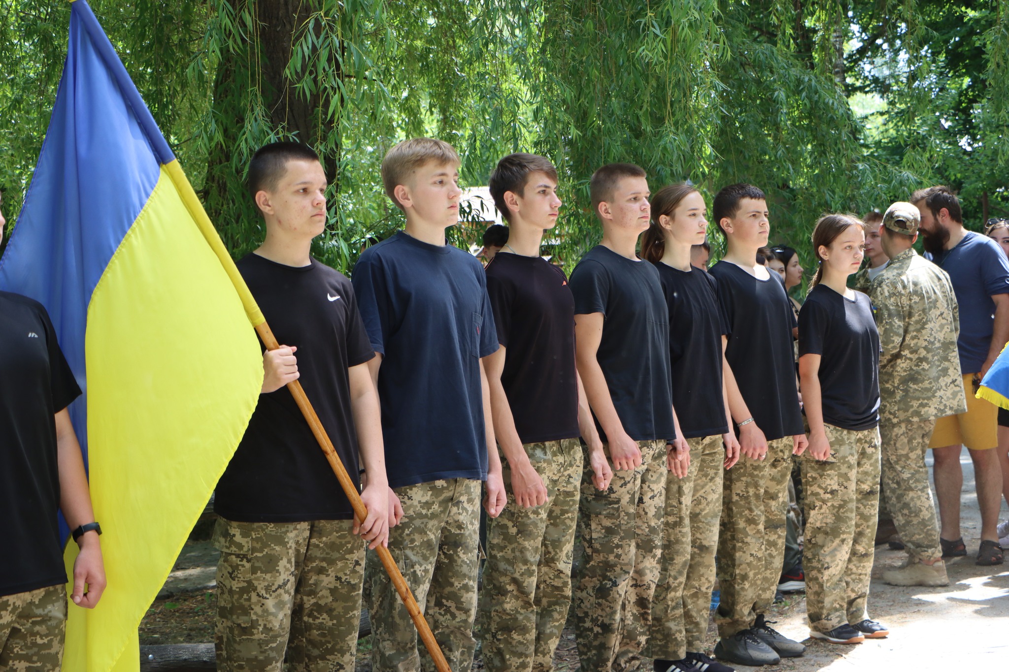 На зображенні може бути: 9 людей