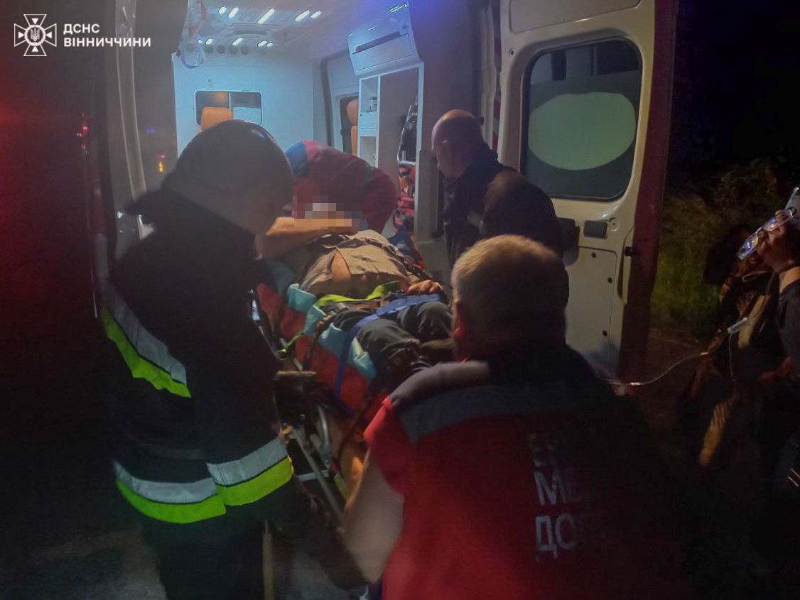 Новини Вінниці - фото з На Вінниччині рятувальники деблокували водія з понівеченого авто