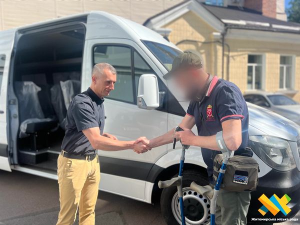 Новини Житомира - фото з Від Житомира для одного з спецпідрозділів закупили Mercedes sprinter