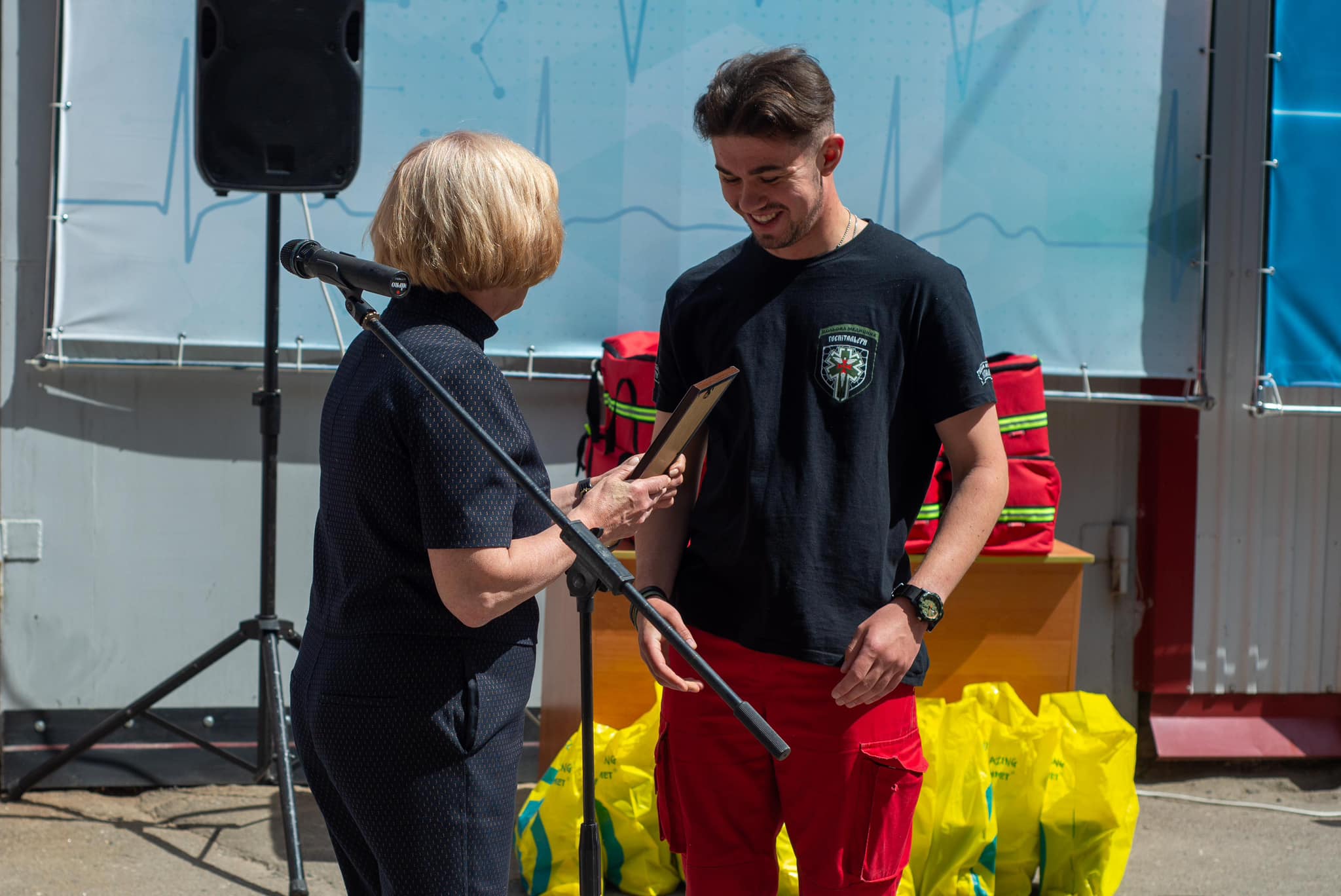 Новини Тернополя - фото з Дякуємо тим, хто рятує життя: у Тернополі нагородили медиків швидкої допомоги На зображенні може бути: 2 людини, скрипка, саксофон, акордеон та кларнет