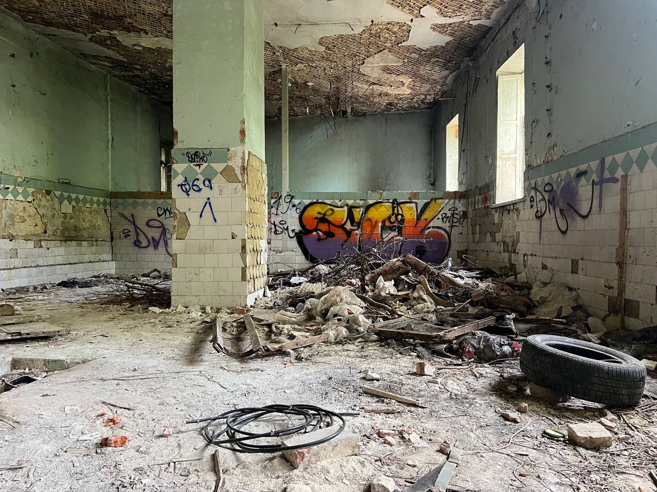 Новини Вінниці - фото з Сором на вулиці Соборній: як виглядає напівзруйнована будівля «Вінницяфармація» та що всередині