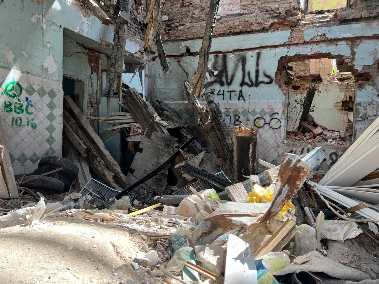 Новини Вінниці - фото з Сором на вулиці Соборній: як виглядає напівзруйнована будівля «Вінницяфармація» та що всередині