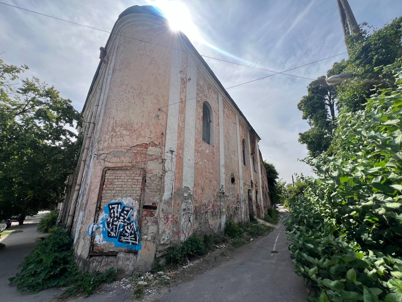 Новини Вінниці - фото з Сором на вулиці Соборній: як виглядає напівзруйнована будівля «Вінницяфармація» та що всередині