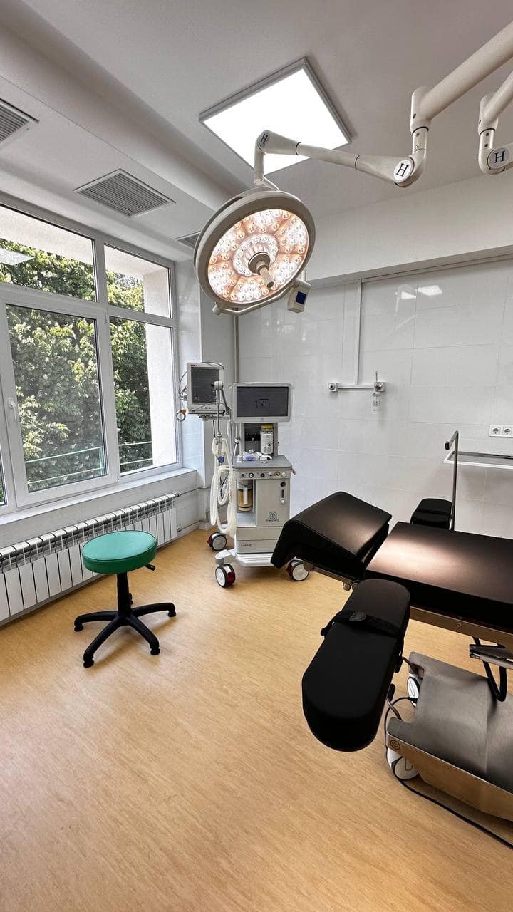 На зображенні може бути: лікарня